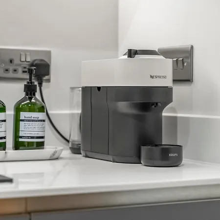 Luxury 2-bed With Balcony & Secure Parking * Λιντς