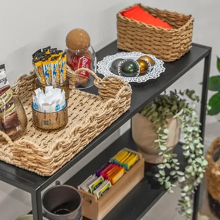 Luxury 2-bed With Balcony & Secure Parking * Λιντς