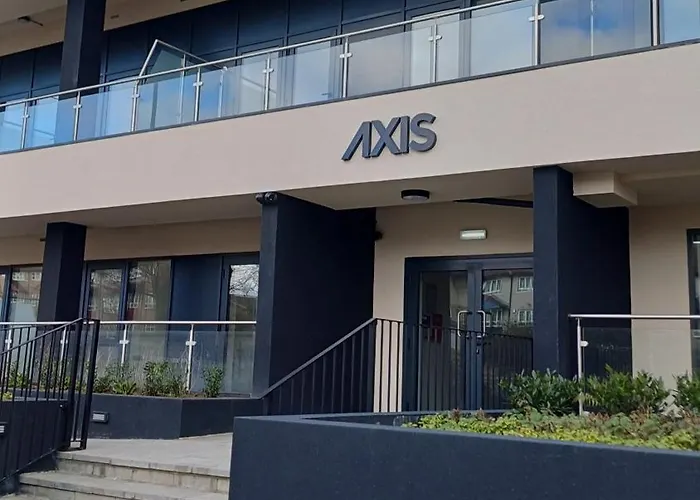 Luxury 2-bed With Balcony & Secure Parking Λιντς