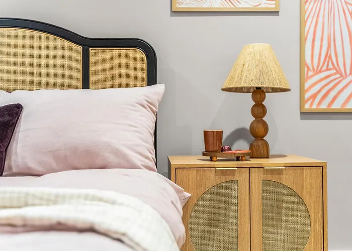 Διαμέρισμα Luxury 2-bed With Balcony & Secure Parking