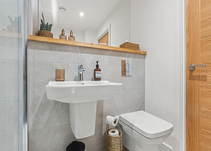 Διαμέρισμα Luxury 2-bed With Balcony & Secure Parking Λιντς