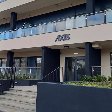 Luxury 2-bed With Balcony & Secure Parking Leeds (West Yorkshire)