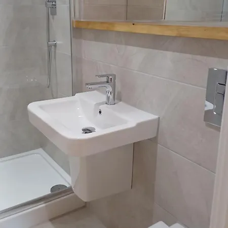 Leeds 2-bed With Terrace, Parking & Ensuite Apartment