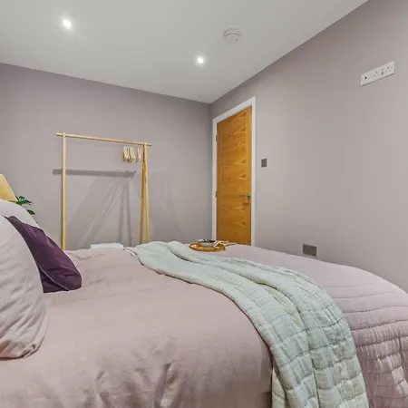 Luxury 2-bed With Terrace, Parking & Ensuite Апартаменти Лідс