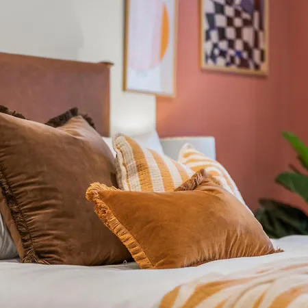 Luxury 2-bed With Terrace, Parking & Ensuite Апартаменти *