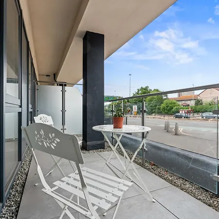 Luxury 2-bed With Terrace, Parking & Ensuite Лідс