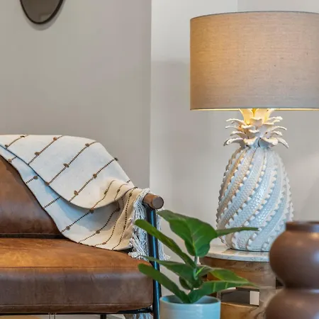 Luxury 2-bed With Balcony & Secure Parking * Leeds (West Yorkshire)