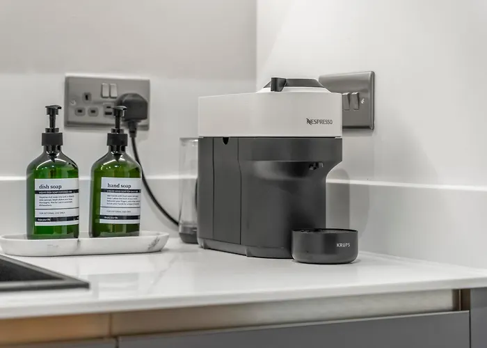 Luxury 2-bed With Balcony & Secure Parking * לידס