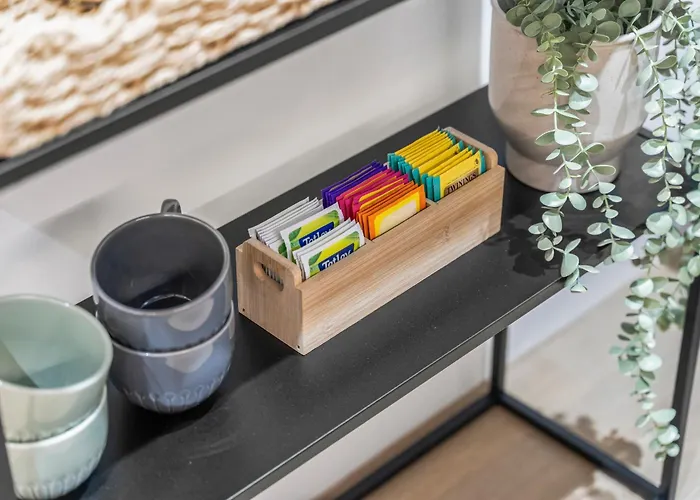 Luxury 2-bed With Balcony & Secure Parking Apartment