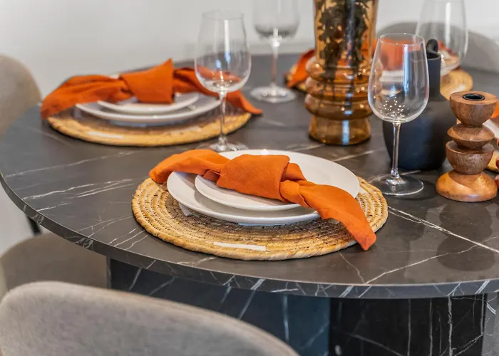 דירה Luxury 2-bed With Balcony & Secure Parking לידס