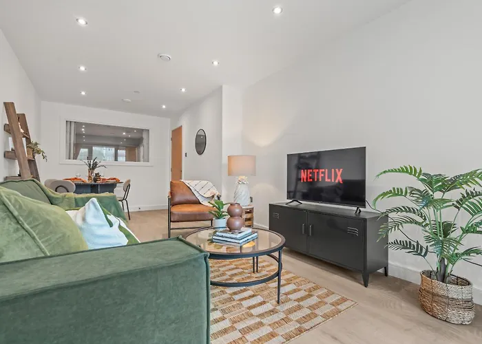 דירה Luxury 2-bed With Balcony & Secure Parking לידס