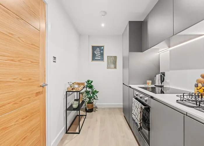 Luxury 2-bed With Balcony & Secure Parking * Leeds (West Yorkshire)